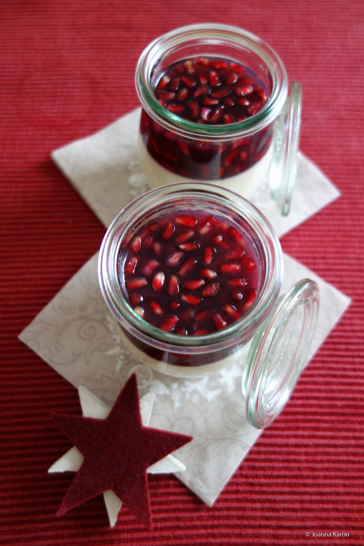 Panna Cotta mit Granatapfel-Glühweinsauce