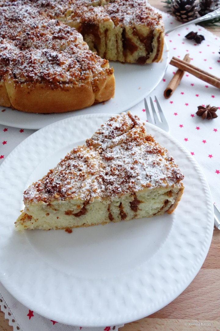 Weihnachtlicher Rosenkuchen