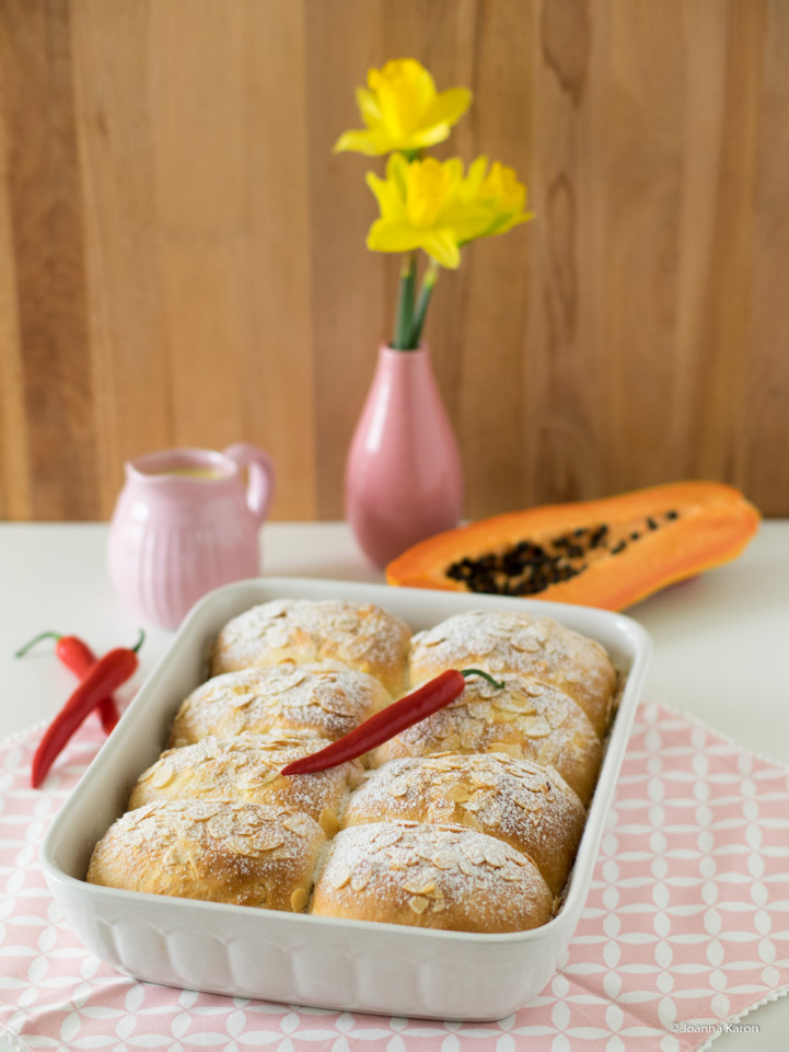 Buchteln mit Papaya-Chilli-Füllung