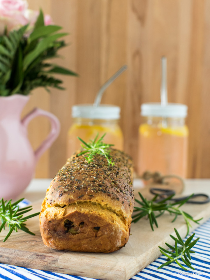 Pikantes Oliven-Tomaten-Brot - Die Küchenzuckerschnecke