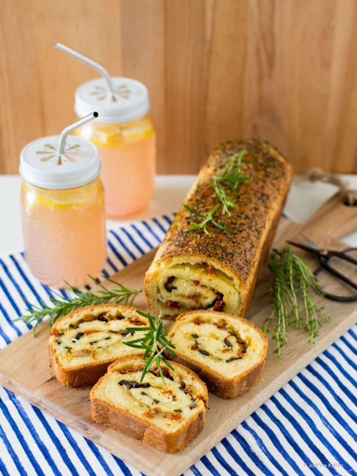 Pikantes Oliven-Tomaten-Brot - Die Küchenzuckerschnecke