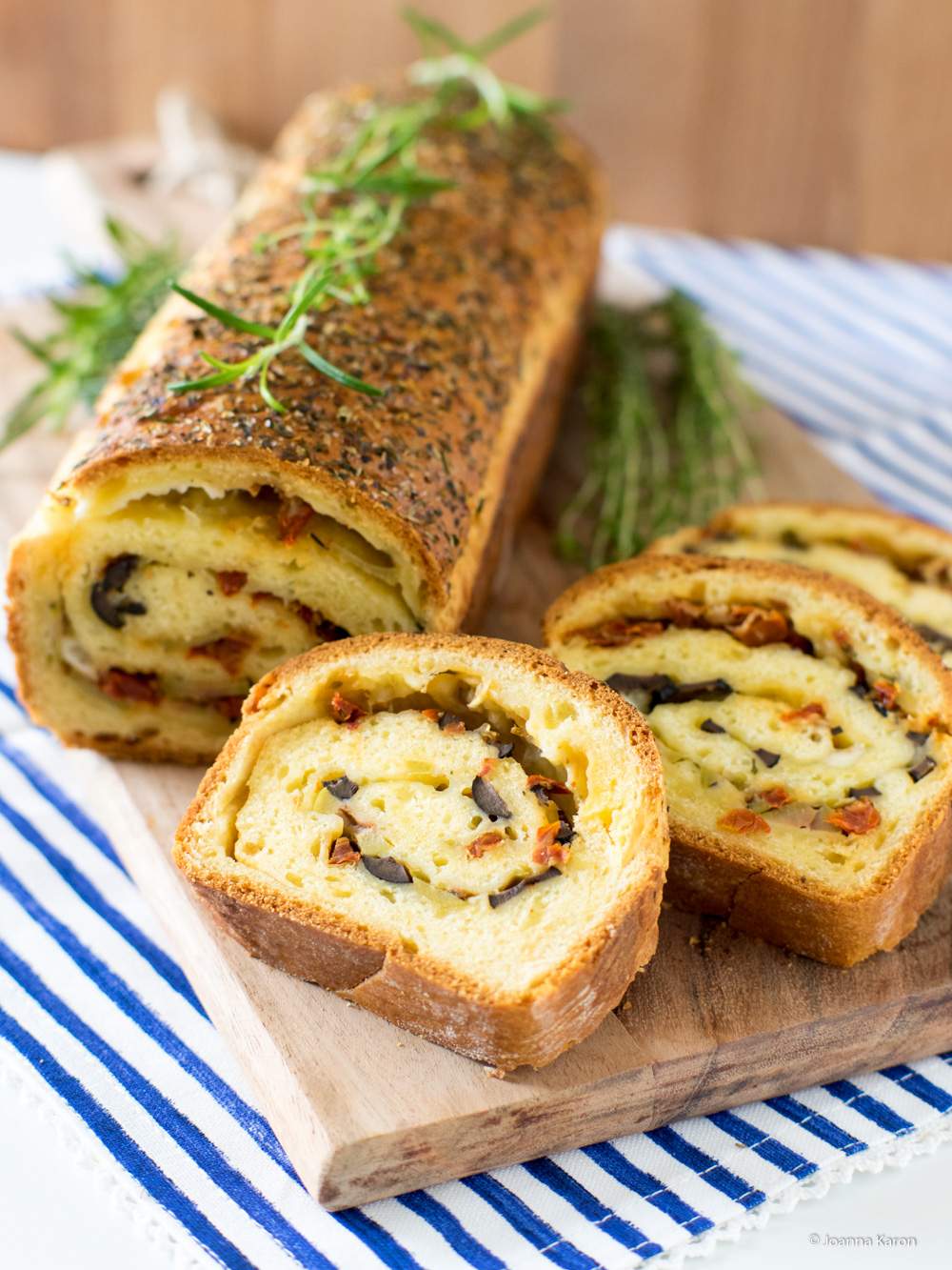 Pikantes Oliven-Tomaten-Brot - Die Küchenzuckerschnecke