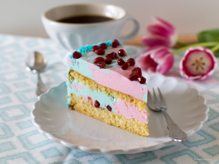 Farbenfrohe Quarktorte