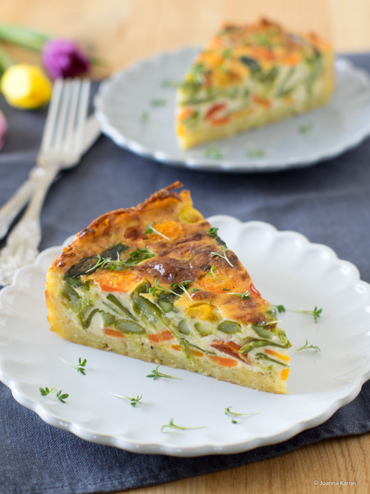 Kartoffelrösti-Quiche mit Frühlingsgemüse