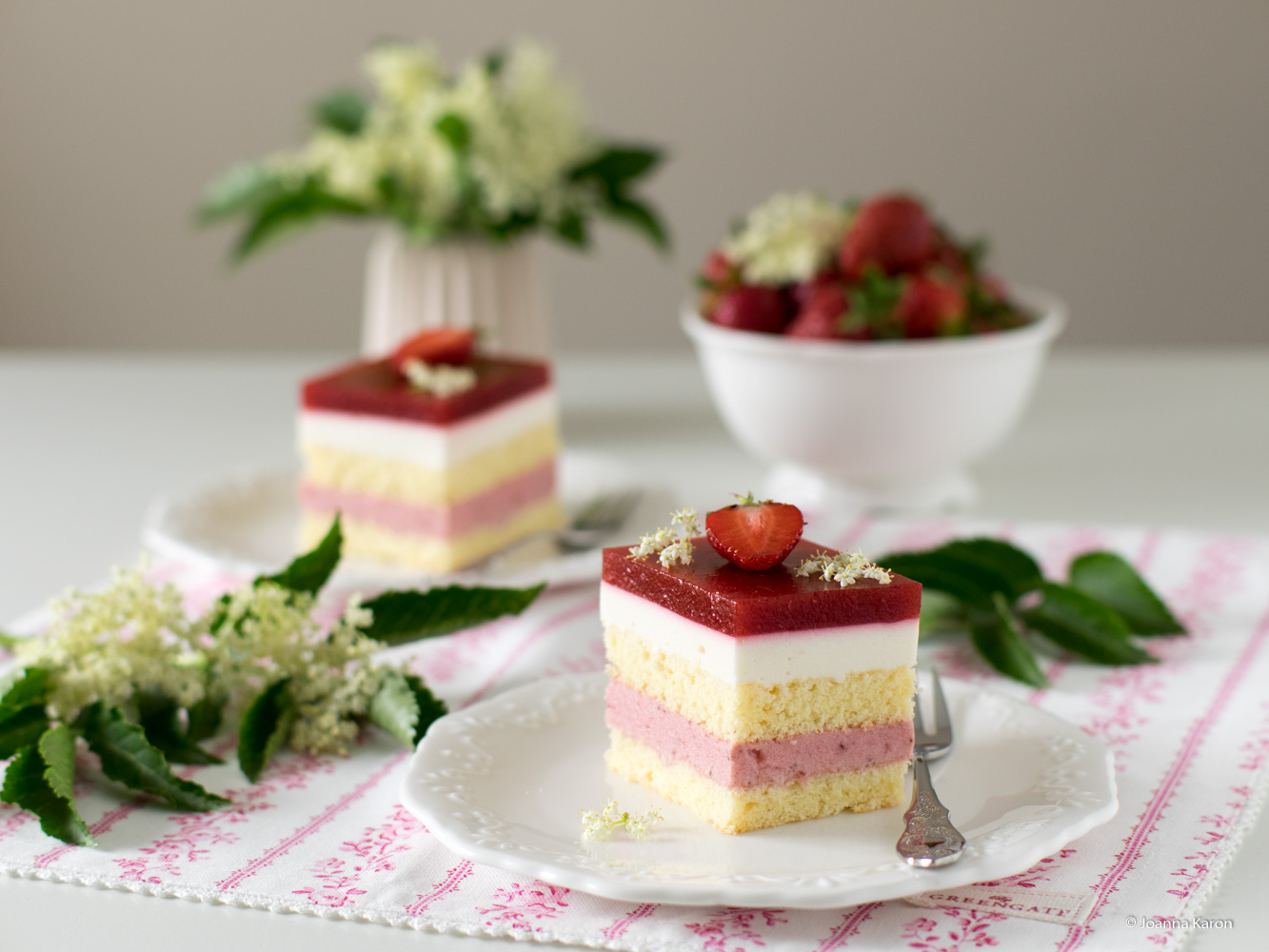 Erdbeer-Holunderblüten-Kuchen - Die Küchenzuckerschnecke