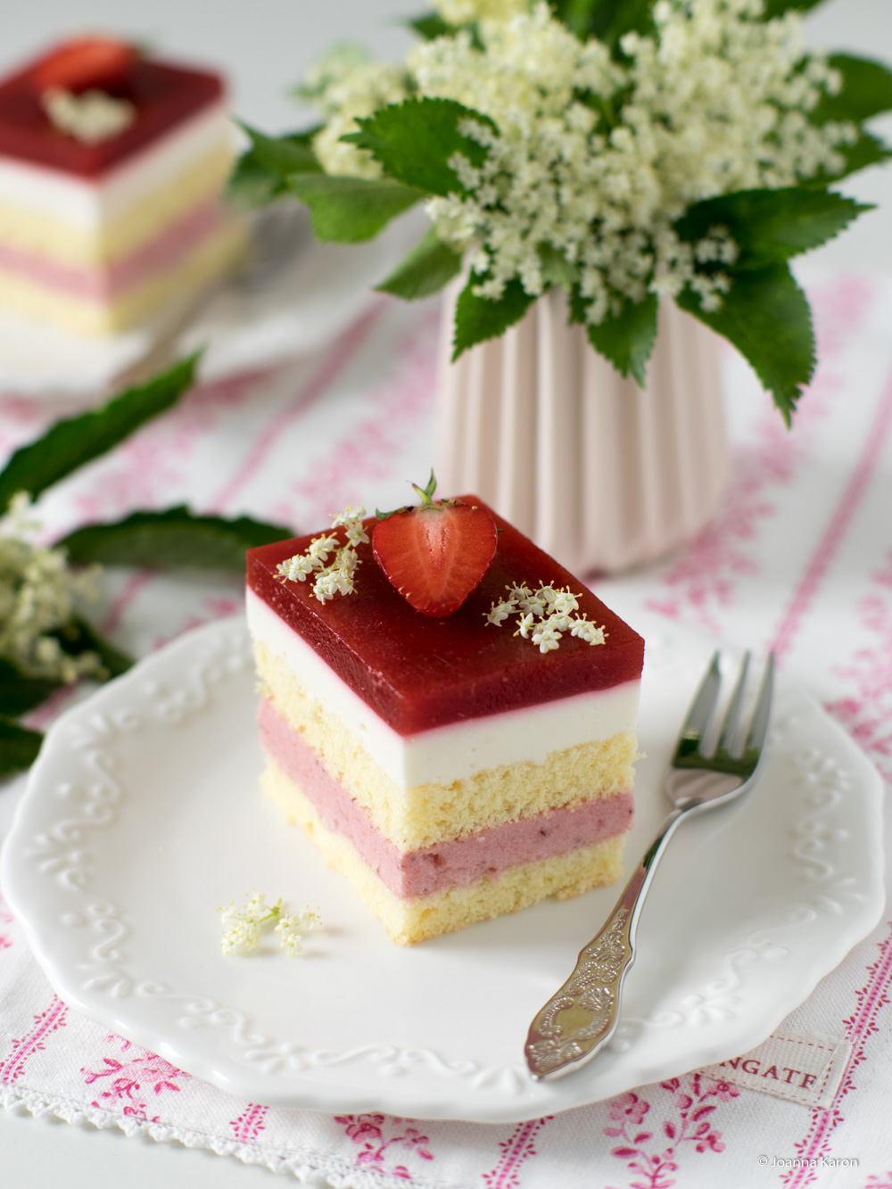 Erdbeer-Holunderblüten-Kuchen - Die Küchenzuckerschnecke