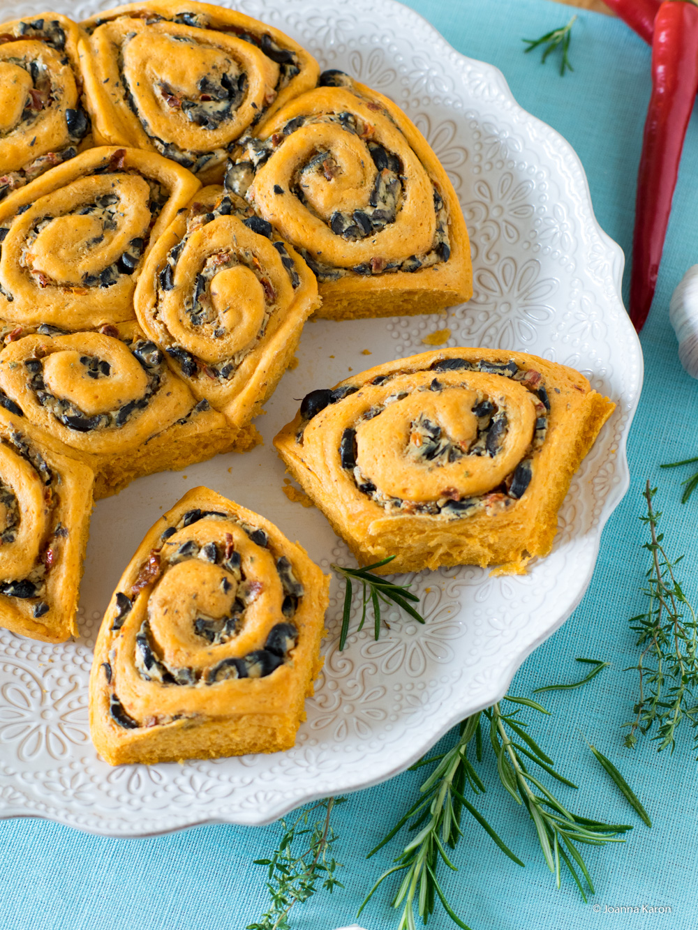 Pikante Schnecken mit Ricotta, Oliven, Knoblauch und getrocknete - Die ...
