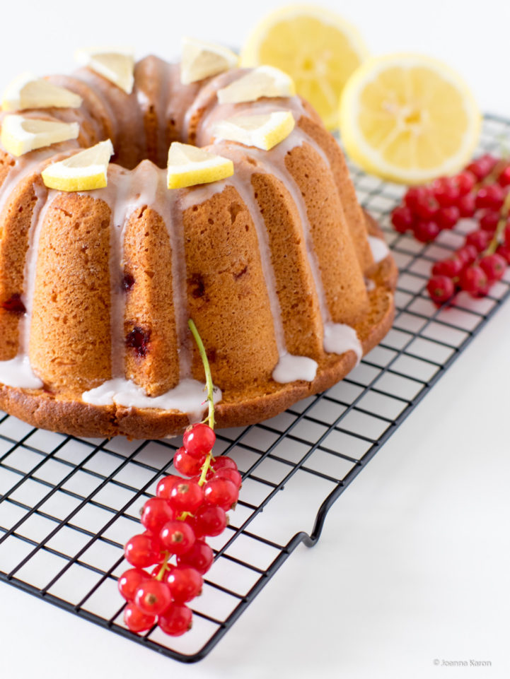 Zitronen-Gugelhupf mit Johannisbeeren - Die Küchenzuckerschnecke