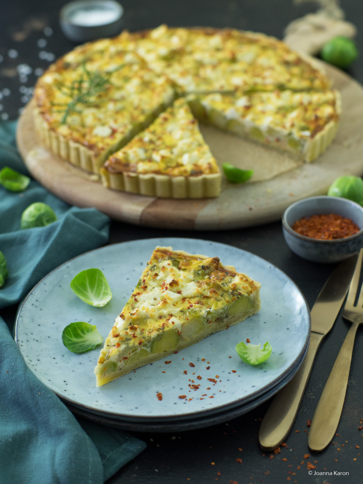 Rosenkohltarte mit Rosmarin, Chiliflocken und Feta-Käse - Die ...
