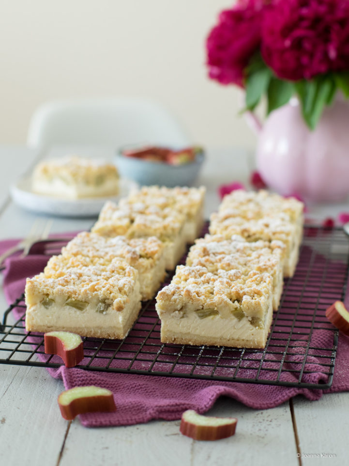 Rhabarber-Käsekuchen mit Streuseln - Die Küchenzuckerschnecke