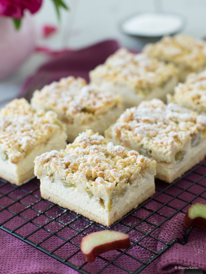 Rhabarber-Käsekuchen mit Streuseln - Die Küchenzuckerschnecke