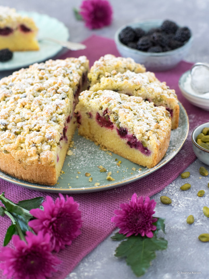 Brombeerkuchen mit Pistazienstreusel - Die Küchenzuckerschnecke